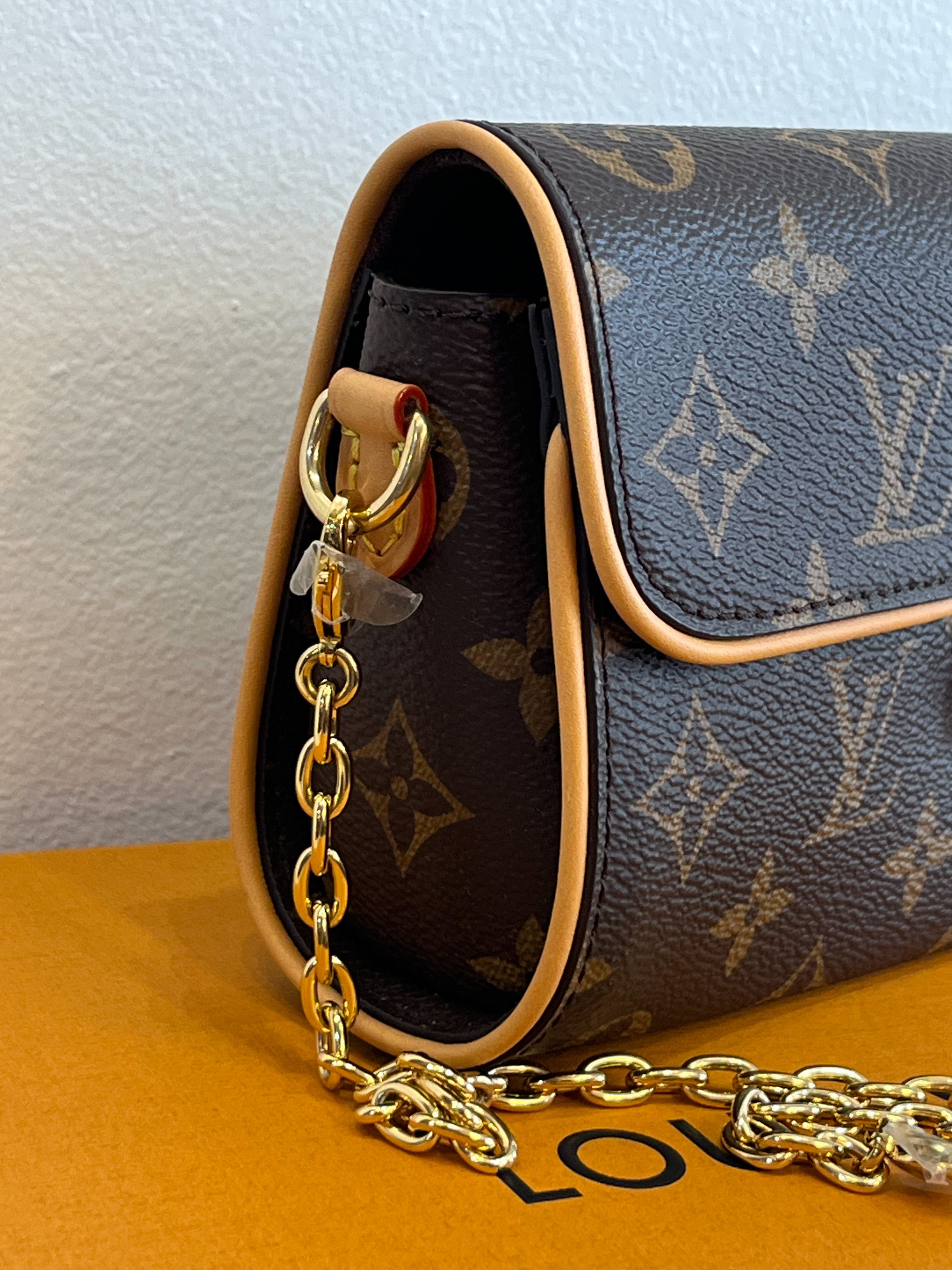 Louis Vuitton Pochette Camille