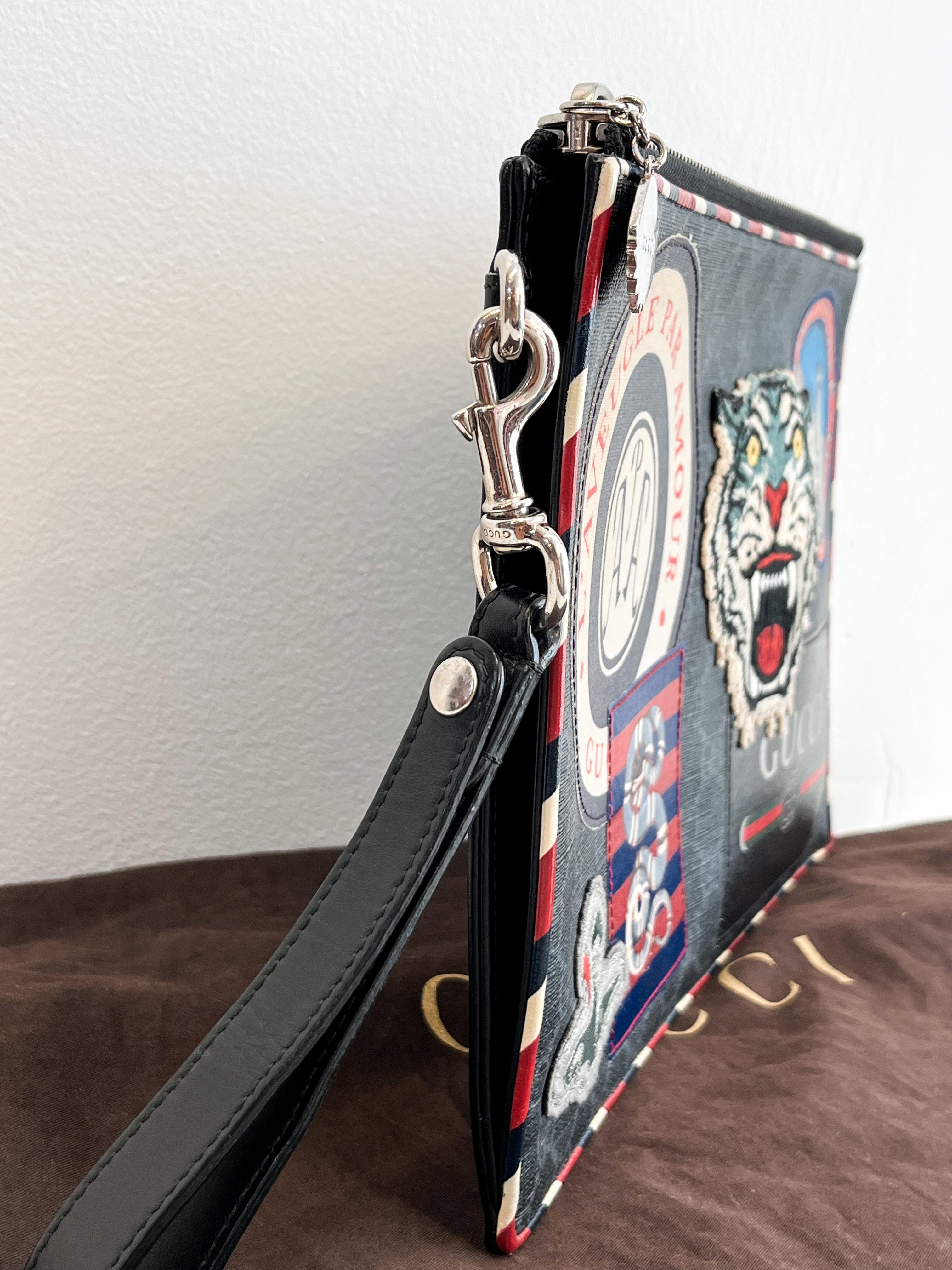 Gucci Night Courier GG Supreme Pouch