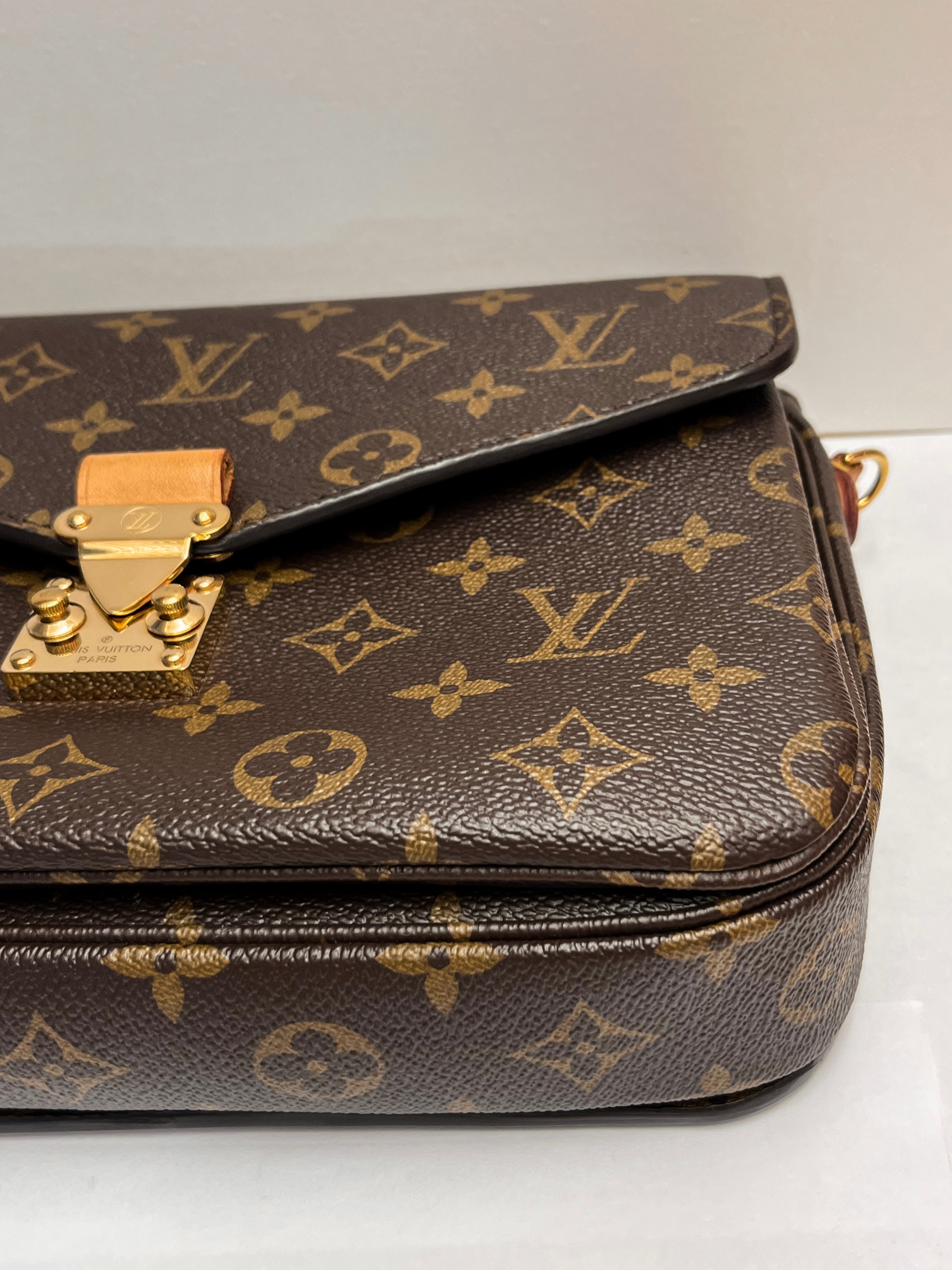 Louis Vuitton Monogram Pochette Metis