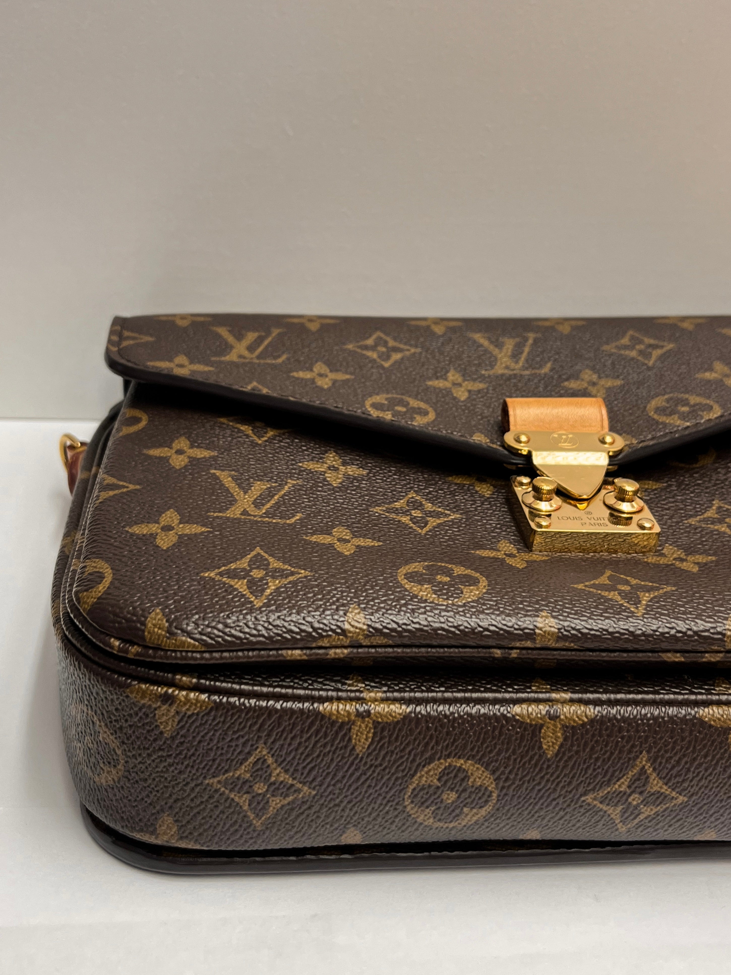 Louis Vuitton Monogram Pochette Metis