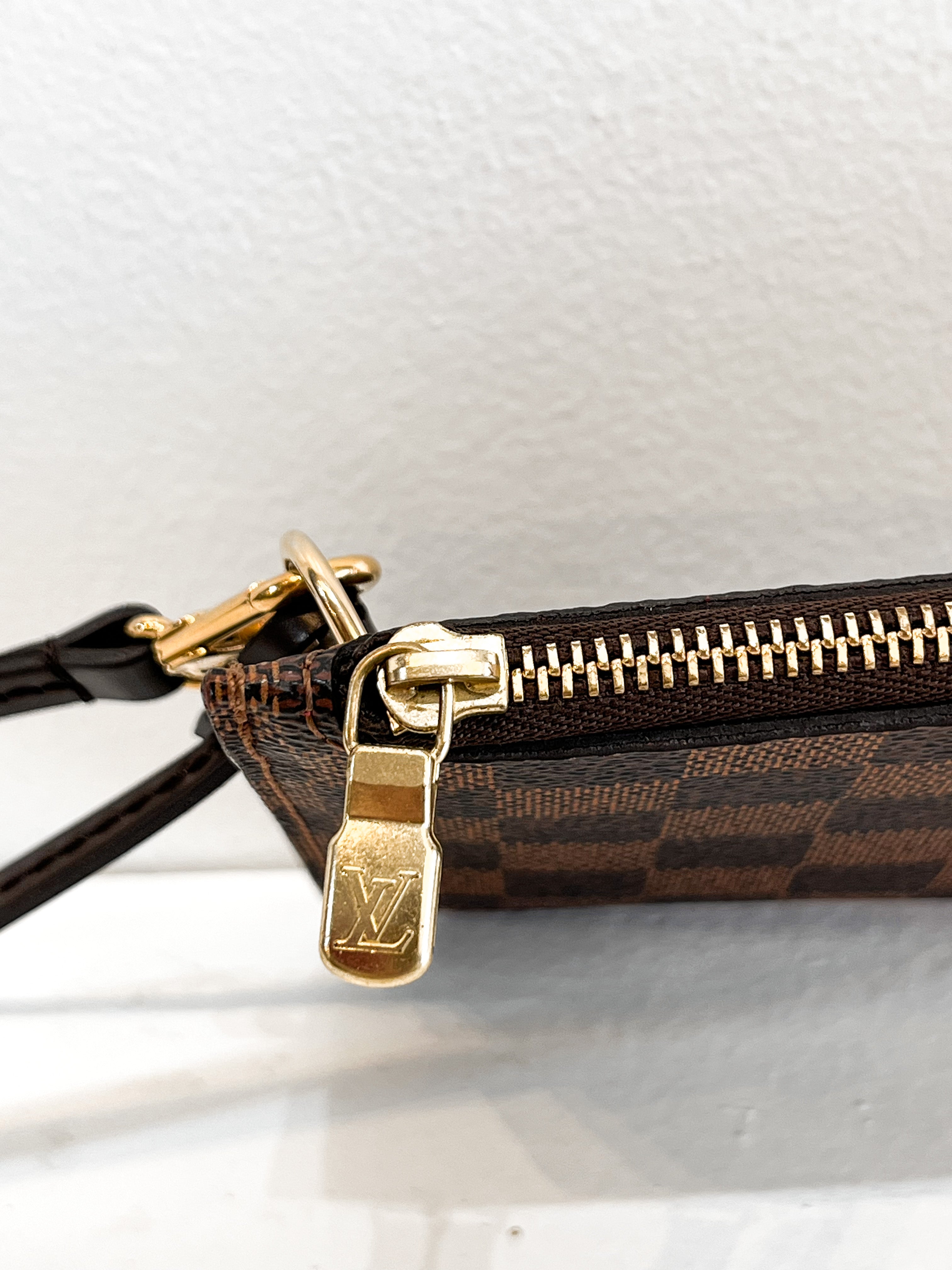 Louis Vuitton Damier Ebene Neverfull PM Pochette