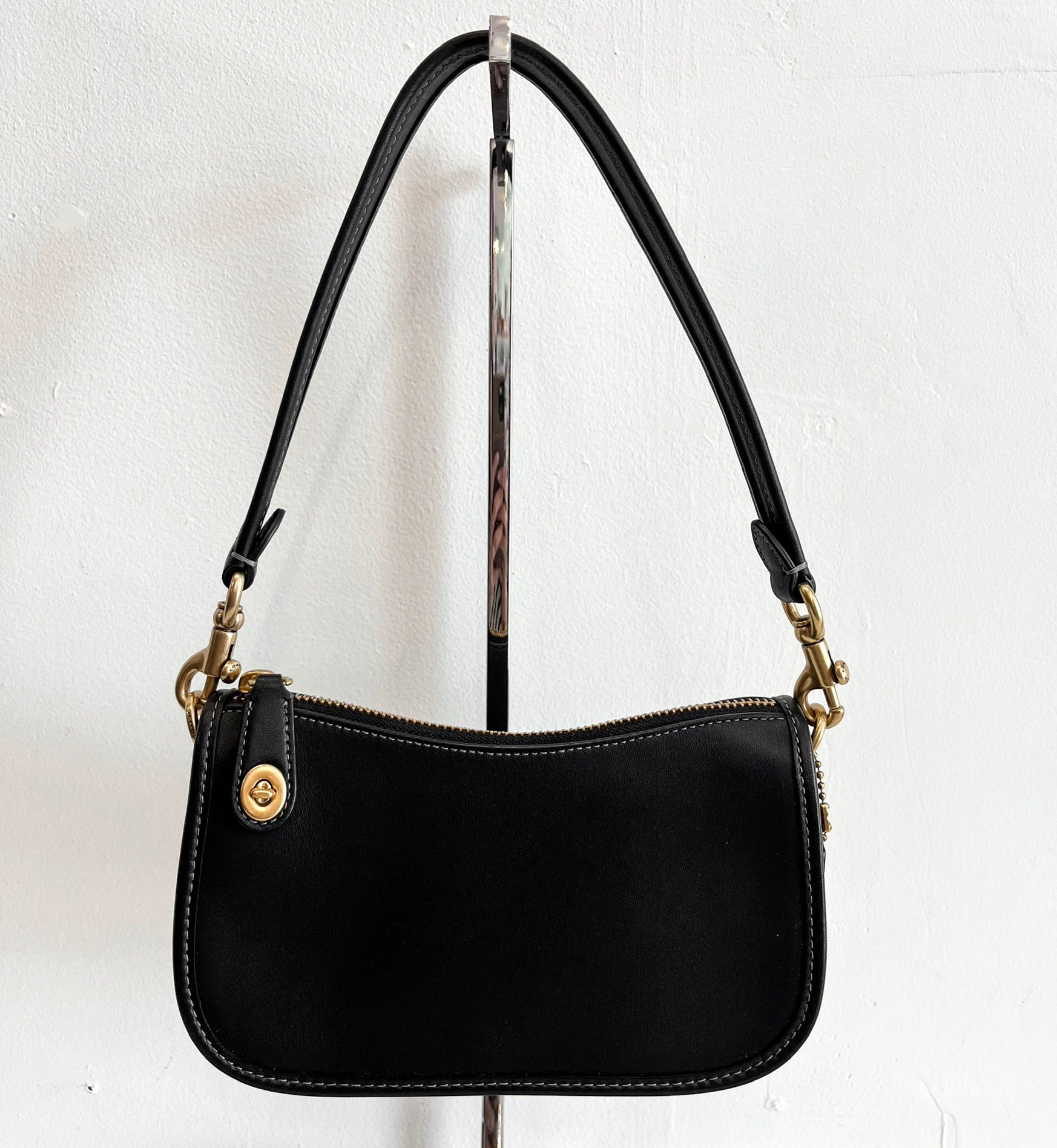 Coach Swinger 20