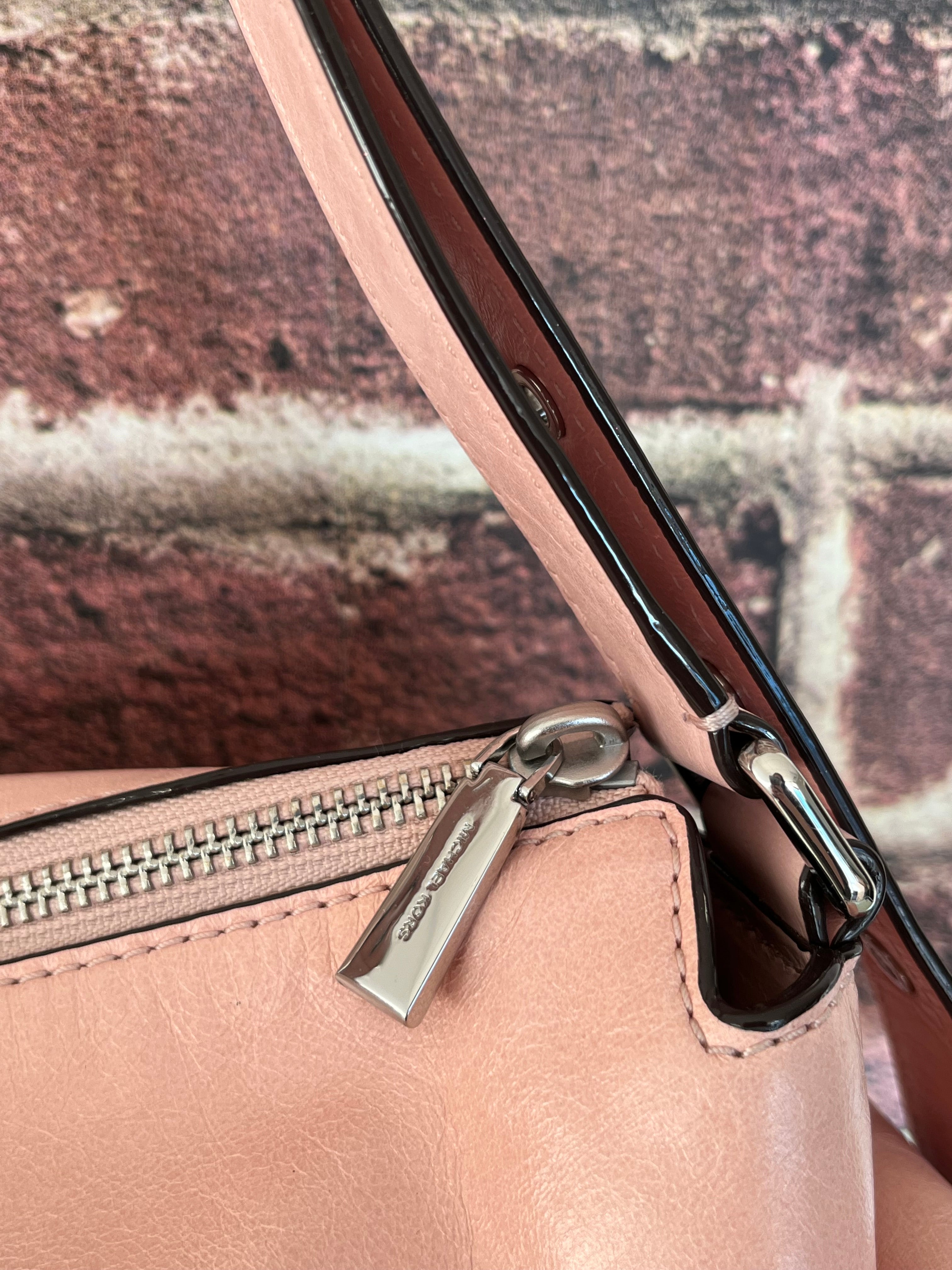 Michael Kors Dakota Medium Leather Shoulder Bag