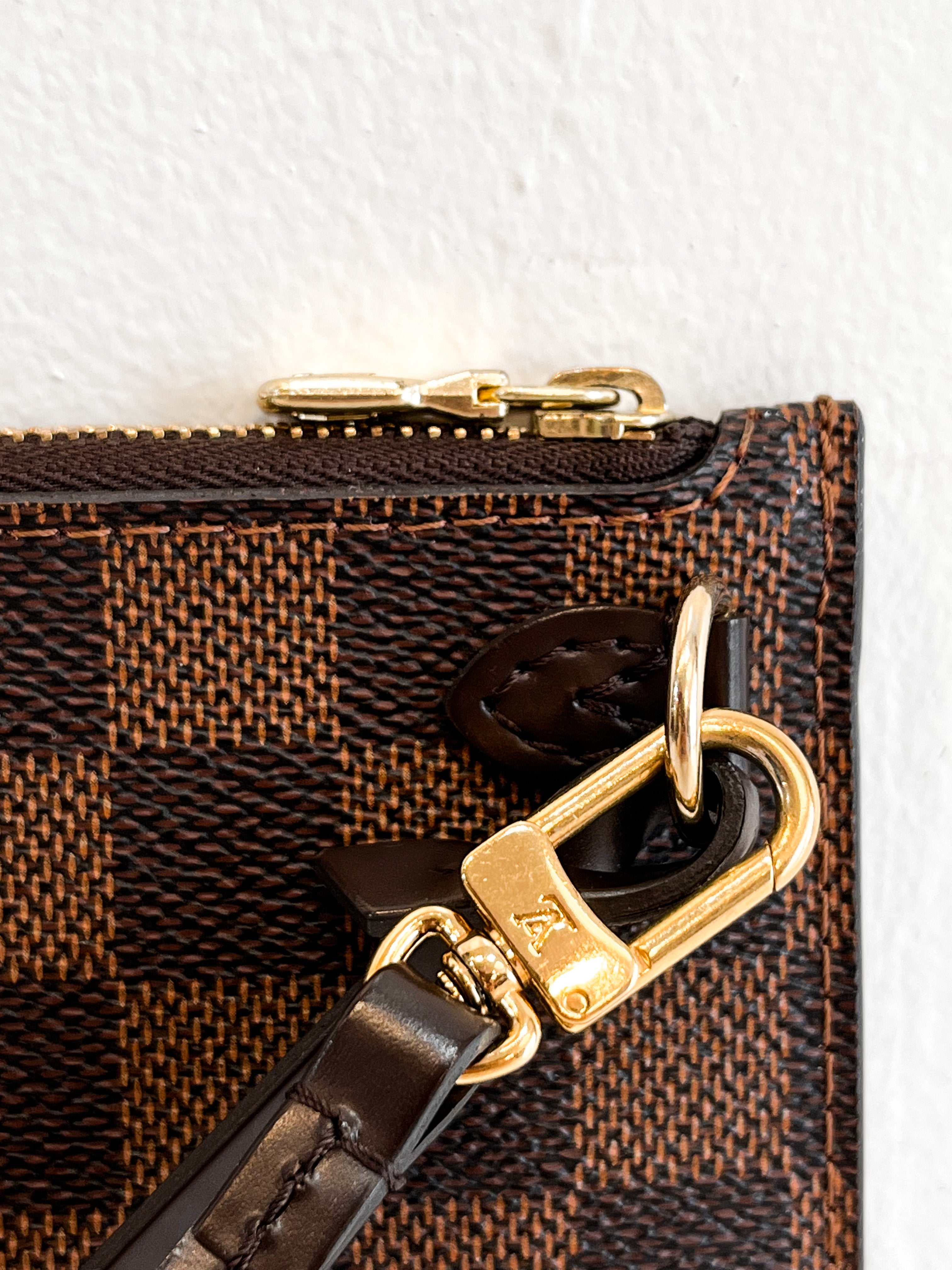 Louis Vuitton Damier Ebene Neverfull PM Pochette