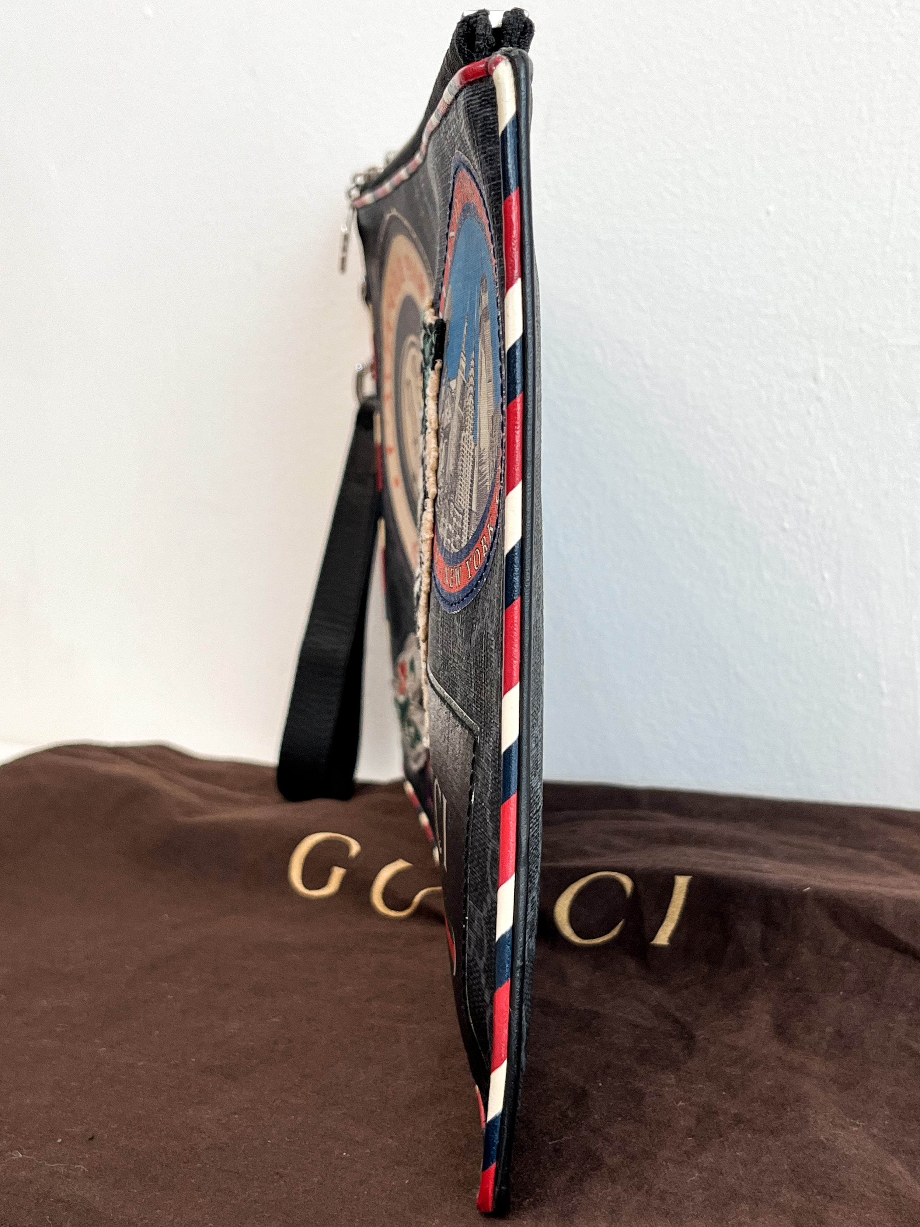 Gucci Night Courier GG Supreme Pouch