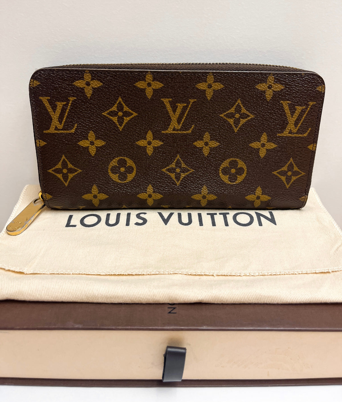 Louis Vuitton Monogram Zippy Wallet